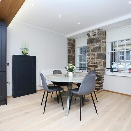Joivy Refurbished Home On The Royal Mile Единбург Екстериор снимка