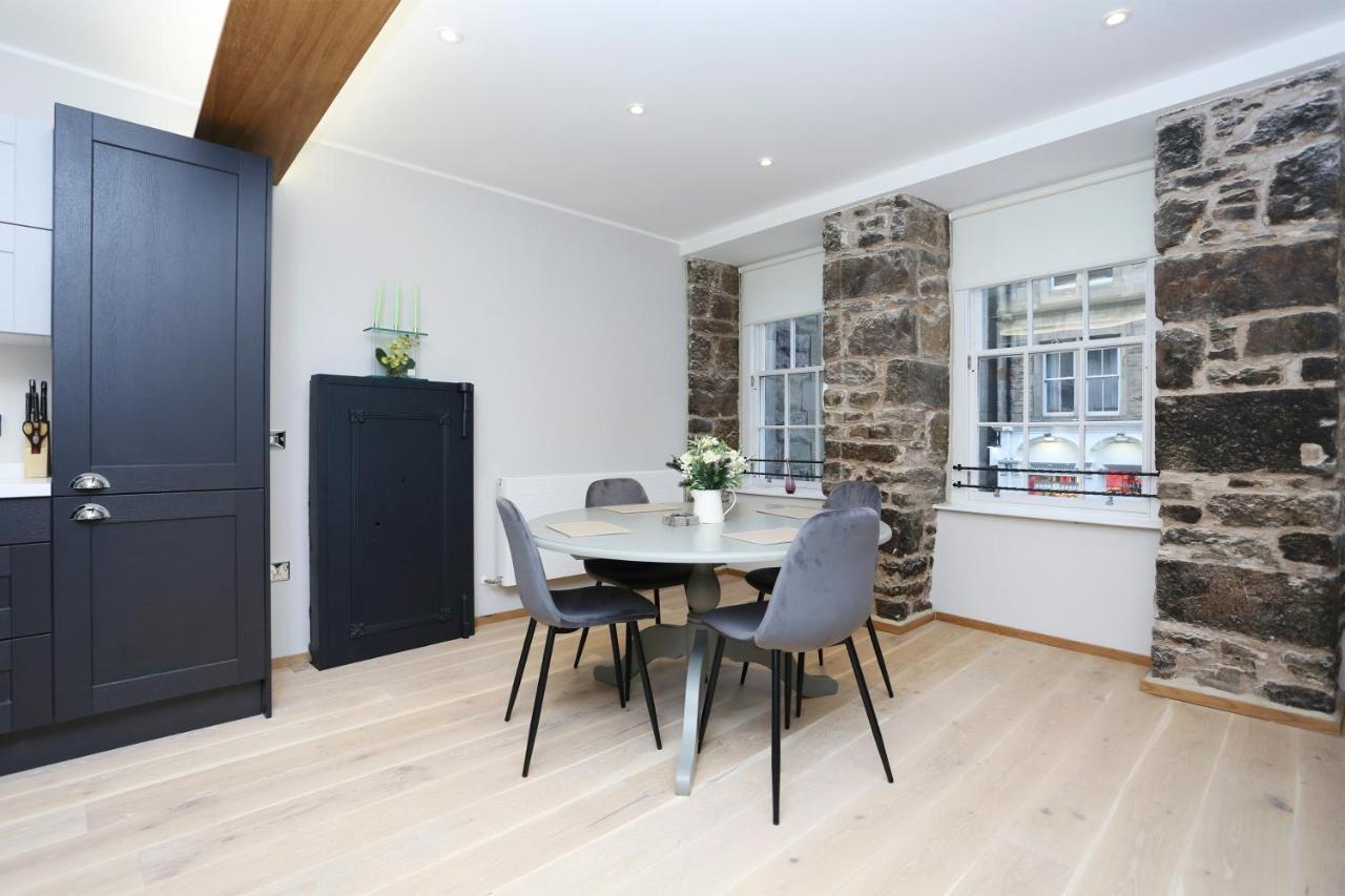 Joivy Refurbished Home On The Royal Mile Единбург Екстериор снимка