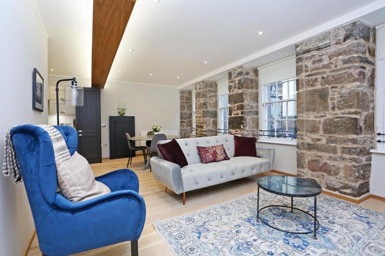 Joivy Refurbished Home On The Royal Mile Единбург Екстериор снимка