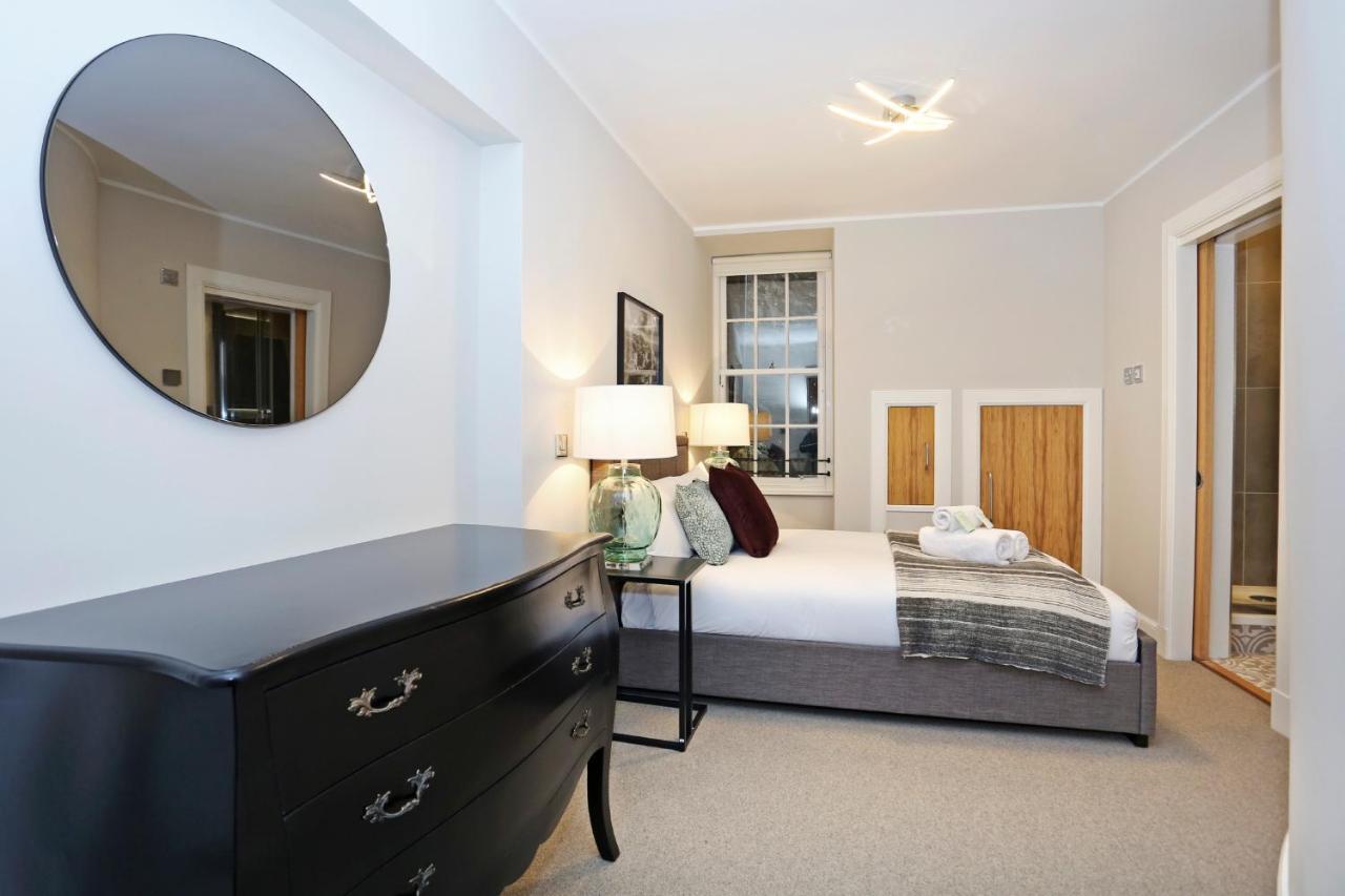 Joivy Refurbished Home On The Royal Mile Единбург Екстериор снимка